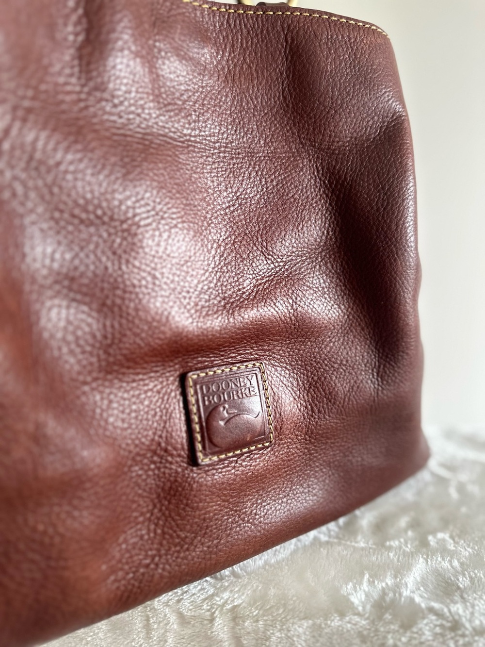 Dooney & Bourke Large Zip Chestnut Florentine Barlow Bag - Picture 3 of 12